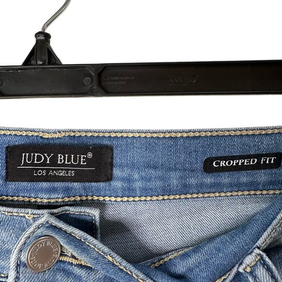 Judy Blue Cropped Fit Distressed Light Wash Jeans JB8295LT Size 1XL - Picture 4 of 7